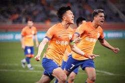 本菲卡今日表现抢眼，泰山整场无解，教练赛后亲自拥抱